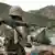 Soldat mit einer Panzerfaust auf der Schulter(Foto: dpa)
