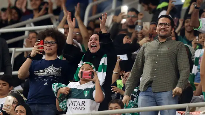 Frauen Stadion Saudi Arabien (Getty Images/AFP)