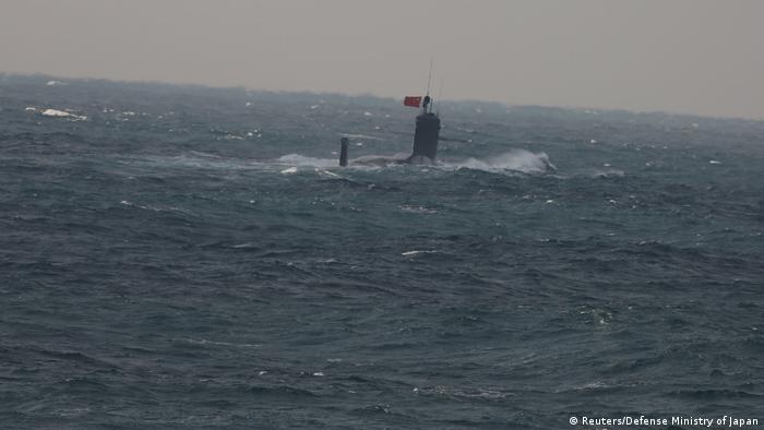 Chinesisches U-Boot im Ostchinesischen Meer (Reuters/Defense Ministry of Japan)