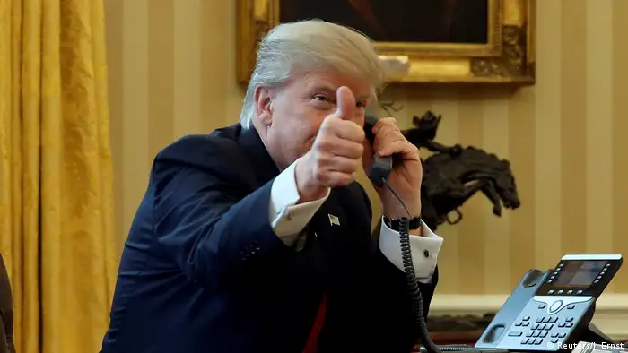 Donald Trump Telefon Daumen hoch