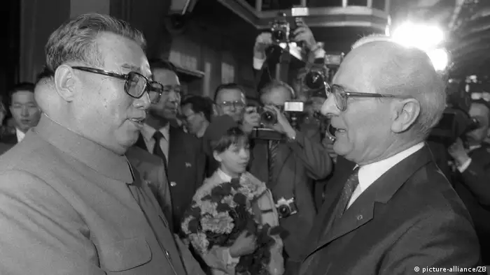 Nordkorea - Erich Honecker und Kim Il Sung (picture-alliance/ZB)