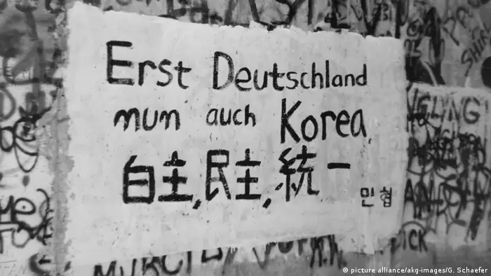 Berlin Maueröffnung - Graffiti - Erst Deutschland nun auch Korea
