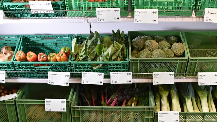 Berlin supermarket original unpackaged (picture-alliance/dpa/J. Kalaene)