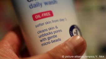 Exfoliating daily wash with micro-beads (picture-alliance/empics/Y. Mok)