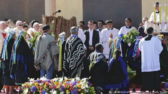 Chile Papst Franziskus prangert Unterdrückung der Mapuche an (picture alliance/dpa/Agencia Uno/A. Zonez)