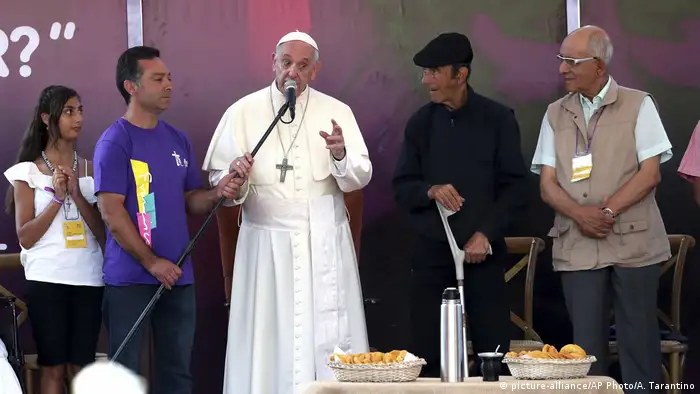 Chile Papst Franziskus besucht Heiligtum vom Pater Alberto Hurtado (picture-alliance/AP Photo/A. Tarantino)