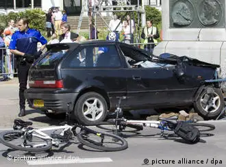 一荷兰男子驾车企图在“女王节”庆典上袭击女王和王室成员
