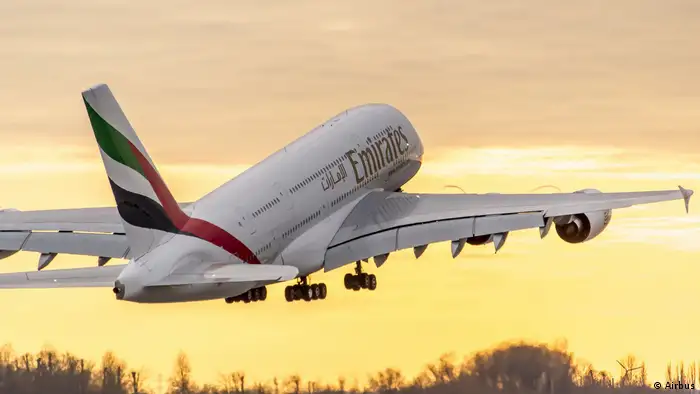 Airbus A380 von Emirates beim Start