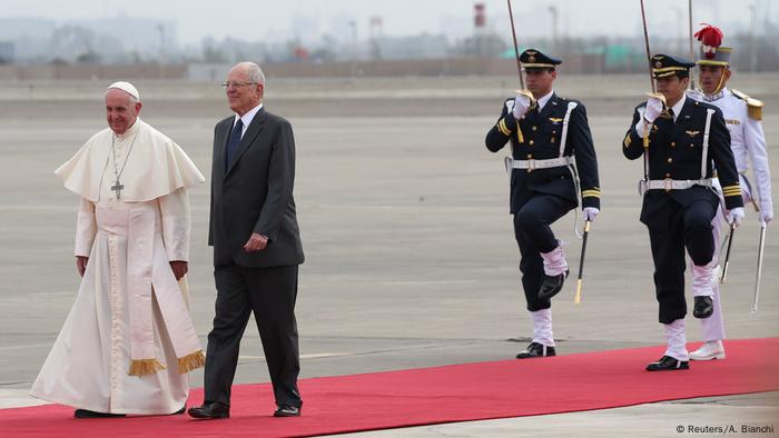 Peru Lima Ankunft Papst Franziskus (Reuters/A. Bianchi)