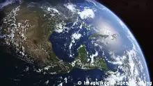 Erde vom Weltall aus gesehen zeigt die USA, Mexiko, Mittelamerika und Kuba PUBLICATIONxINxGERxSUIxAUTxONLY Copyright: xIanxCumingx