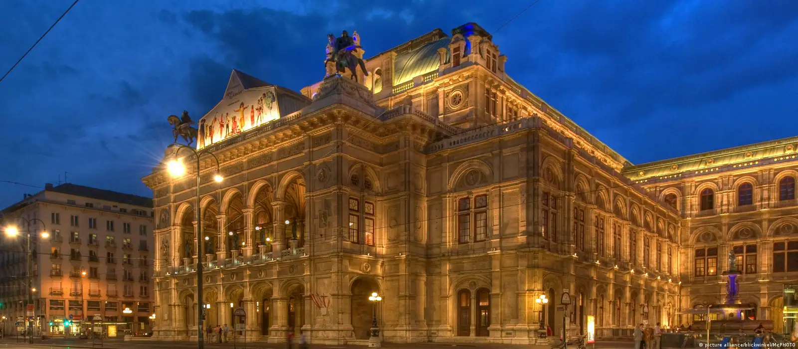 Vienna State Opera shows its first female-written opera – DW – 12/09/2019