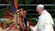 Franziskus begrüßt in Puerto Maldonado Vertreter der Indigenen des Amazonasgebiets (Foto: Reuters/H. Romero) Franziskus begrüßt in Puerto Maldonado Vertreter der Indigenen des Amazonasgebiets (Foto: Reuters/H. Romero)