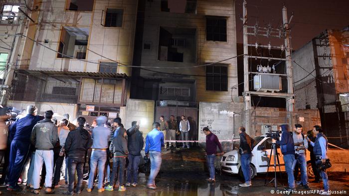 Indien Neu Delhi - Feuer in Fabrikgebäude (Geety Images/AFP/S. Hussain)