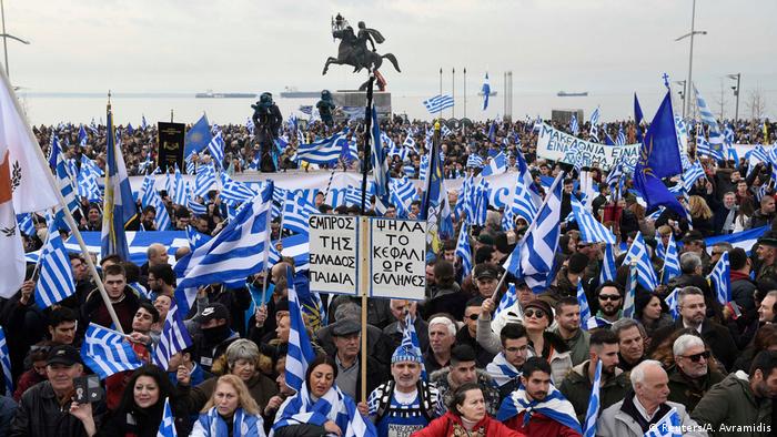 Nationalistische Griechen demonstrieren im Namensstreit mit Mazedonien