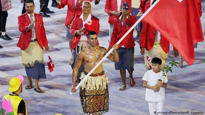 Tonga S Topless Flagbearer Qualifies For Winter Olympics News Dw 21 01 2018