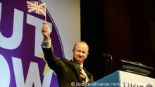 Eurófobo partido británico UKIP expulsa a su líder 
