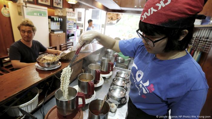 BG Ten Reasons South Korea |  Kimchi and Co. (picture alliance/AP Photo/Ahn Young-joon)
