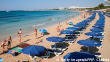SYMBOLBILD ZYPERN WIRTSCHAFT: 07.09.2017 Tourists sunbath at the beach in the resort town of Ayia Napa in southeastern Cyprus on September 7, 2017.
With more visitors heading to the Mediterranean island than ever before, the waste disposal system is under pressure despite efforts to cut landfill and encourage recycling, waste management and tourism experts say. / AFP PHOTO / Florian CHOBLET (Photo credit should read FLORIAN CHOBLET/AFP/Getty Images)