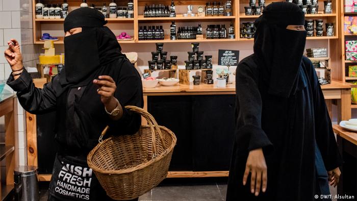 Saudi-Arabien Feiernde Frauen