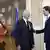Канцлер Австрии Себастьян Курц приветствует спецпосланника ООН Стаффана де Мистуру перед переговорами по Сирии