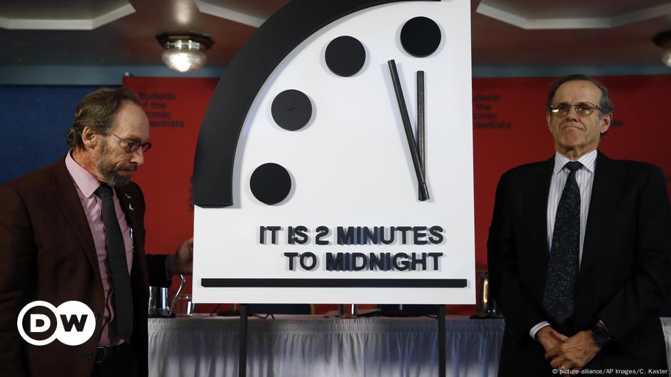 Scientists Move Doomsday Clock To 2 Minutes To Midnight Dw 01252018 1430