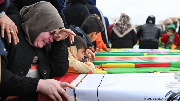 Syrien Afrin Trauer um Opfer (Getty Images/AFP/G. Ourfalian)