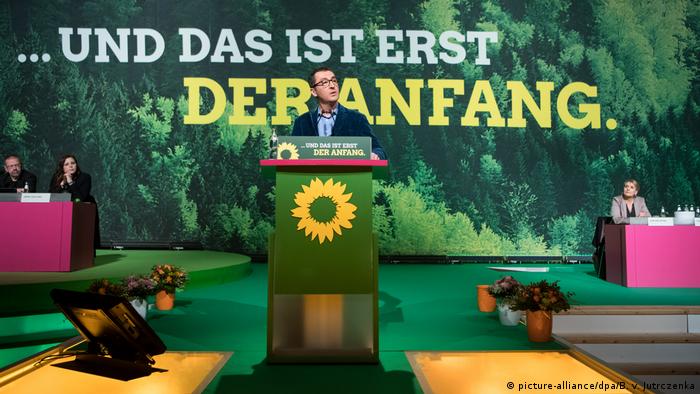 Hannover - Bundesdelegiertenkonferenz Bündnis 90/Die Grünen: Cem Özdemir verabschiedet sich von seinem Posten als Bundesvorsitzender (picture-alliance/dpa/B. v. Jutrczenka)