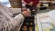 Supermarktkasse Bargeld im Zahlungsverkehr Supermarktkasse Bargeld im Zahlungsverkehr