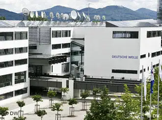 Deutsche Welle Bonn Gebäude mit Logo