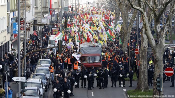 Polizei Stoppt Kurden Demonstration In Koln Aktuell Deutschland Dw 27 01 18