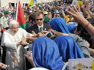 教皇访问中东期间受到热烈欢迎