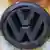 Symbolbild Dieselgate VW-Logo verwittert