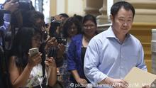 Congressman Kenji Fujimori arrives for a press conference at the Legislative Palace, to speak on his expulsion from the Peruvian political party loyal to his father, former President Alberto Fujimori and that is led by Kenji's sister, in Lima, Peru, Wednesday, Jan. 31, 2018. The political party expelled the ex-strongman's son Tuesday as a rift widened between his two children over the party's botched attempt to oust Peru's current president in December. (AP Photo/Martin Mejia) |