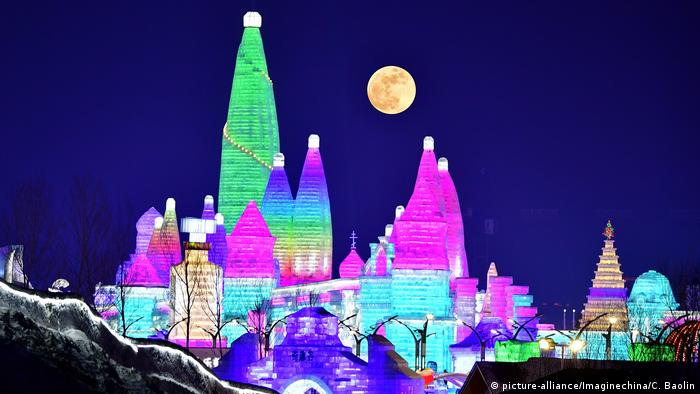China Harbin Ice and Snow World Supermond (photo-alliance / Imaginechina / C. Baolin)