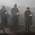 ماتئوس موراویسکی، نخست وزیر لهستان (وسط) در حال حمل شمع در ۷۲مین سالروز گرامیداشت قربانیان اردوگاه آشویتس، ۲۷ ژانویه