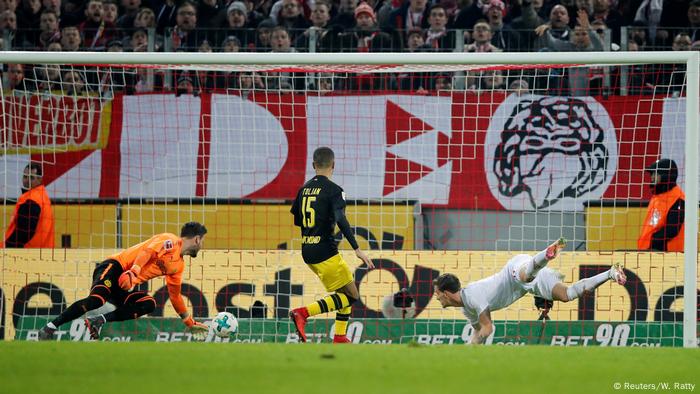 Fußball Bundesliga - 1. FC Köln - Borussia Dortmund