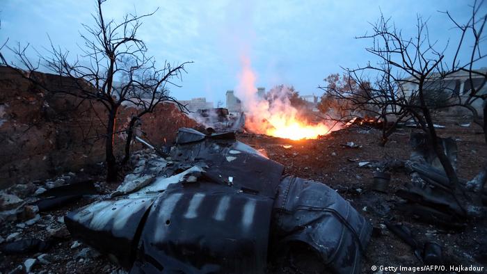 Syrien Abschuss Russischer Kampfjet Suchoi Su-25 in der Provinz Idlib (Getty Images/AFP/O. Hajkadour)