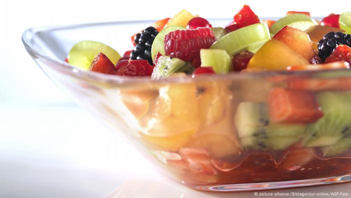 Fruit salad (picture-alliance/Bildagentur-online/AGF-Foto)