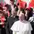 Papst Franziskus I. (li) beim Gruppenbild mit chinesischen Gläubigen