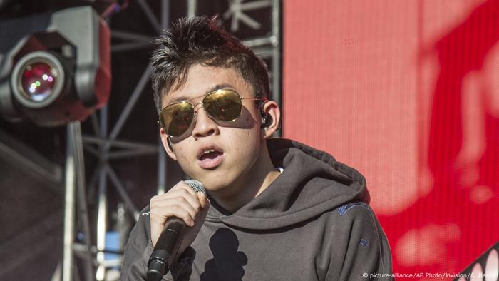 Rich Brian Jadi Artis Asia Pertama Yang Puncaki Itunes Hip Hop Chart Sosbud Laporan Seputar Seni Gaya Hidup Dan Sosial Dw 05 02 2018