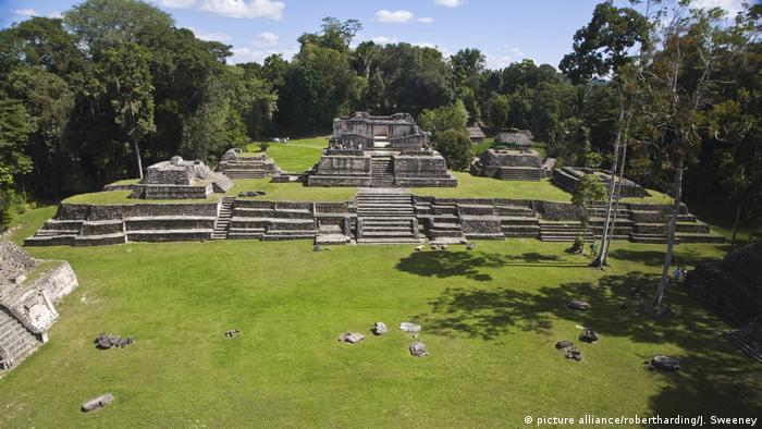 Ruinas Maya en Caracol, Belize.