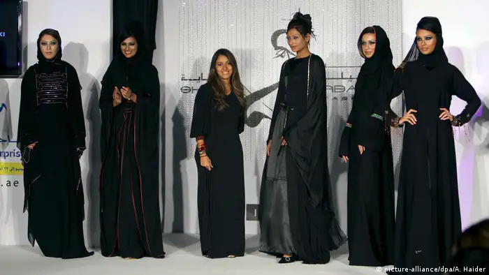 UAE Arabische Fashion-Show (picture-alliance/dpa/A. Haider)