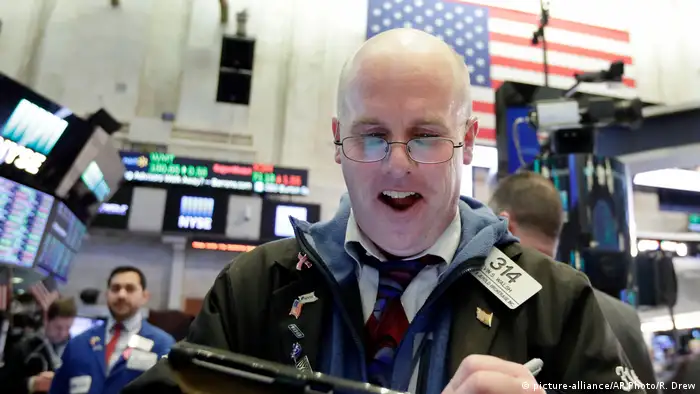 USA New York Wall Street (picture-alliance/AP Photo/R. Drew)