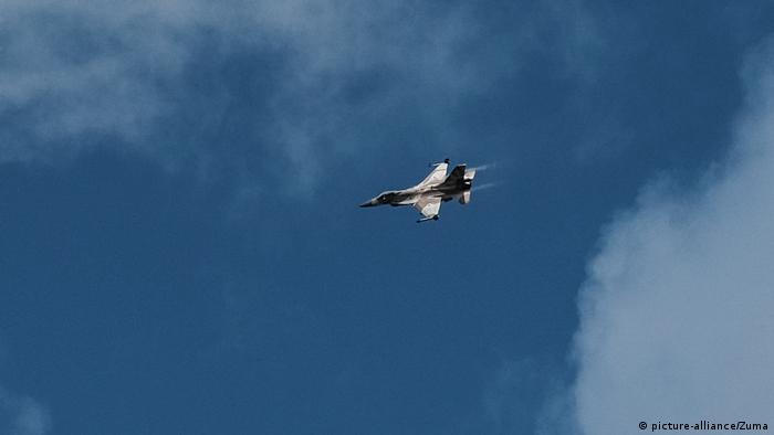 Израильский военный самолет F-16