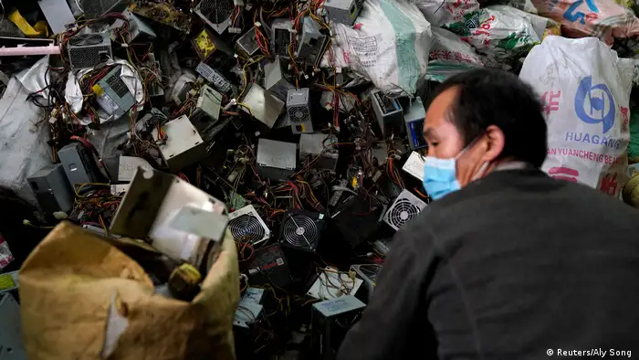 Photo: A worker wearing a mask sorts through trash (Source: Reuters/Aly Song )