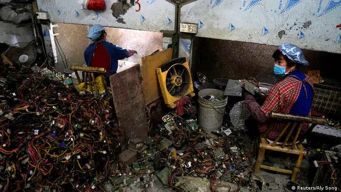 Photo: Workers sorting trash (Source: Reuters/Aly Song )