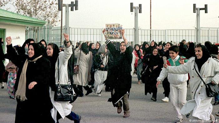 Fußball: Iranische Frauen bejubeln WM-Teilnahme (picture-alliance/dpa)