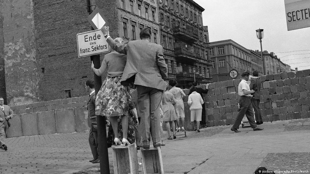 pelagico Polveroso poeti east german secret police la libertà Veloce