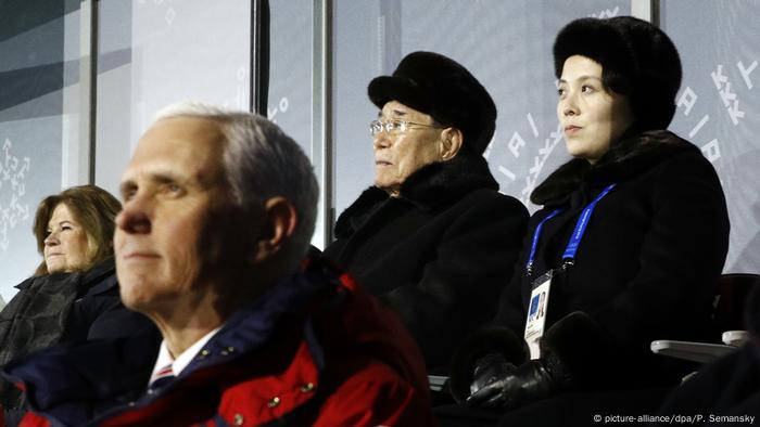 Olympische Winterspiele 2018 in Südkorea Eröffnungsfeier Pence und Kim Yo Jong (picture-alliance/dpa/P. Semansky)