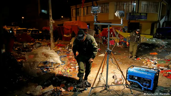 Bolivien Gasflaschenexplosion bei Karnevalsumzug in Oruro (Reuters/D. Mercado)